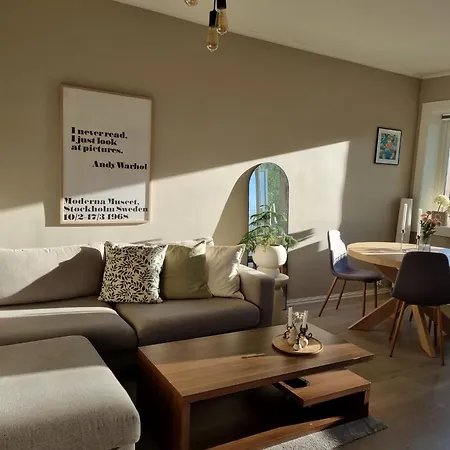 Modern 2br With Balcony And Free Parking